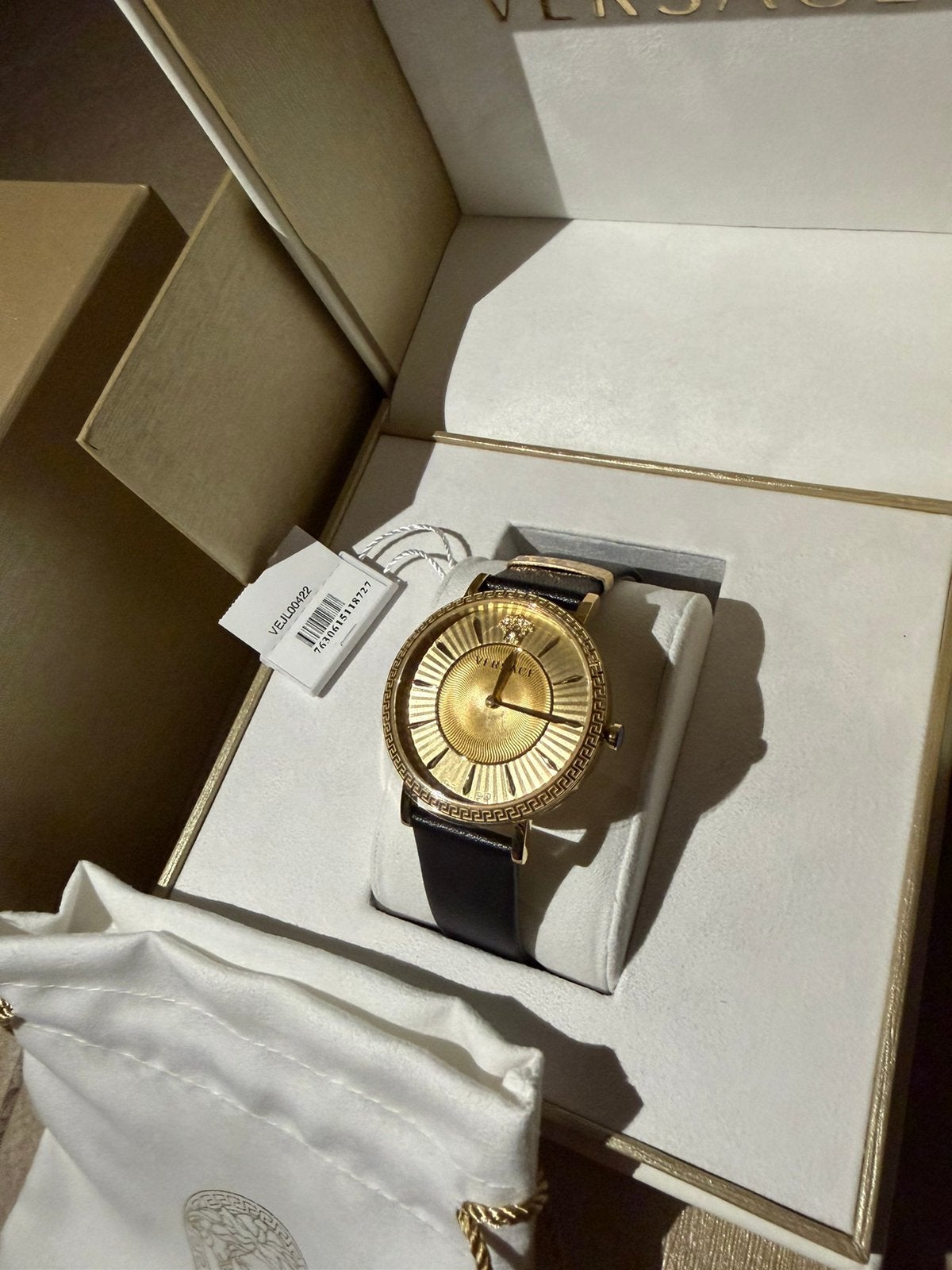 Versace horloge, Bijoux, Sacs & Beauté, Montres | Femmes, Enlèvement, Neuf