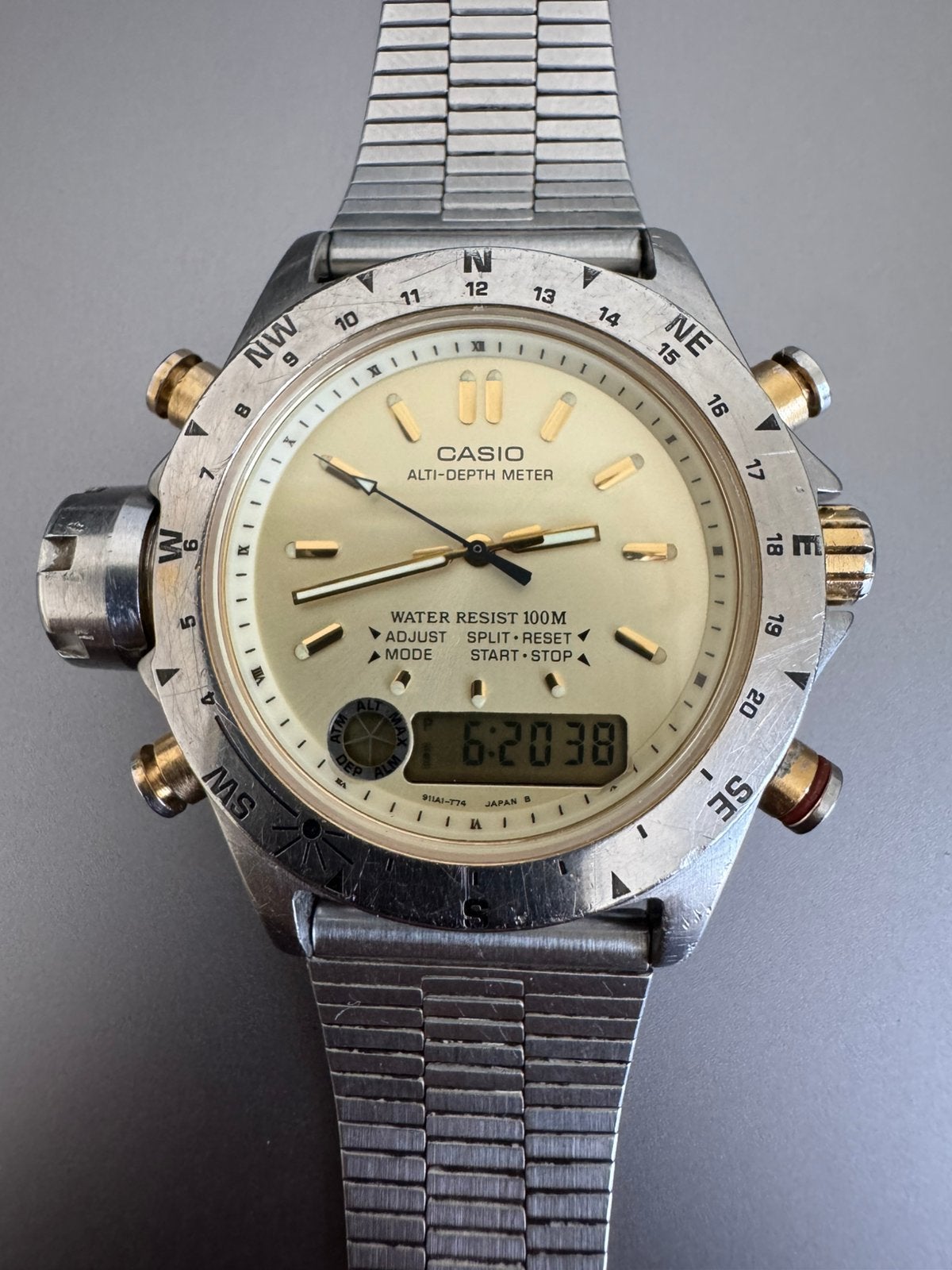 Casio AW-711 Alti-Baro (Module 736) - Japan - Rare - pièces, Enlèvement ou Envoi, État, Utilisé, Noir