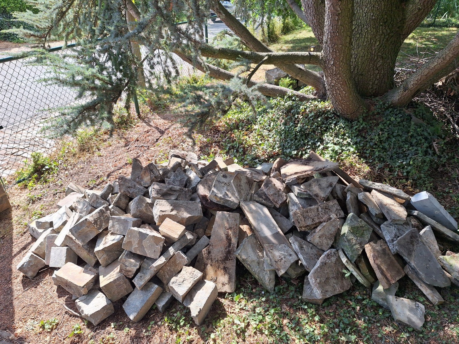 Moellons et pierres assez plates de recouvrement, Enlèvement, Utilisé, Pierres naturelles