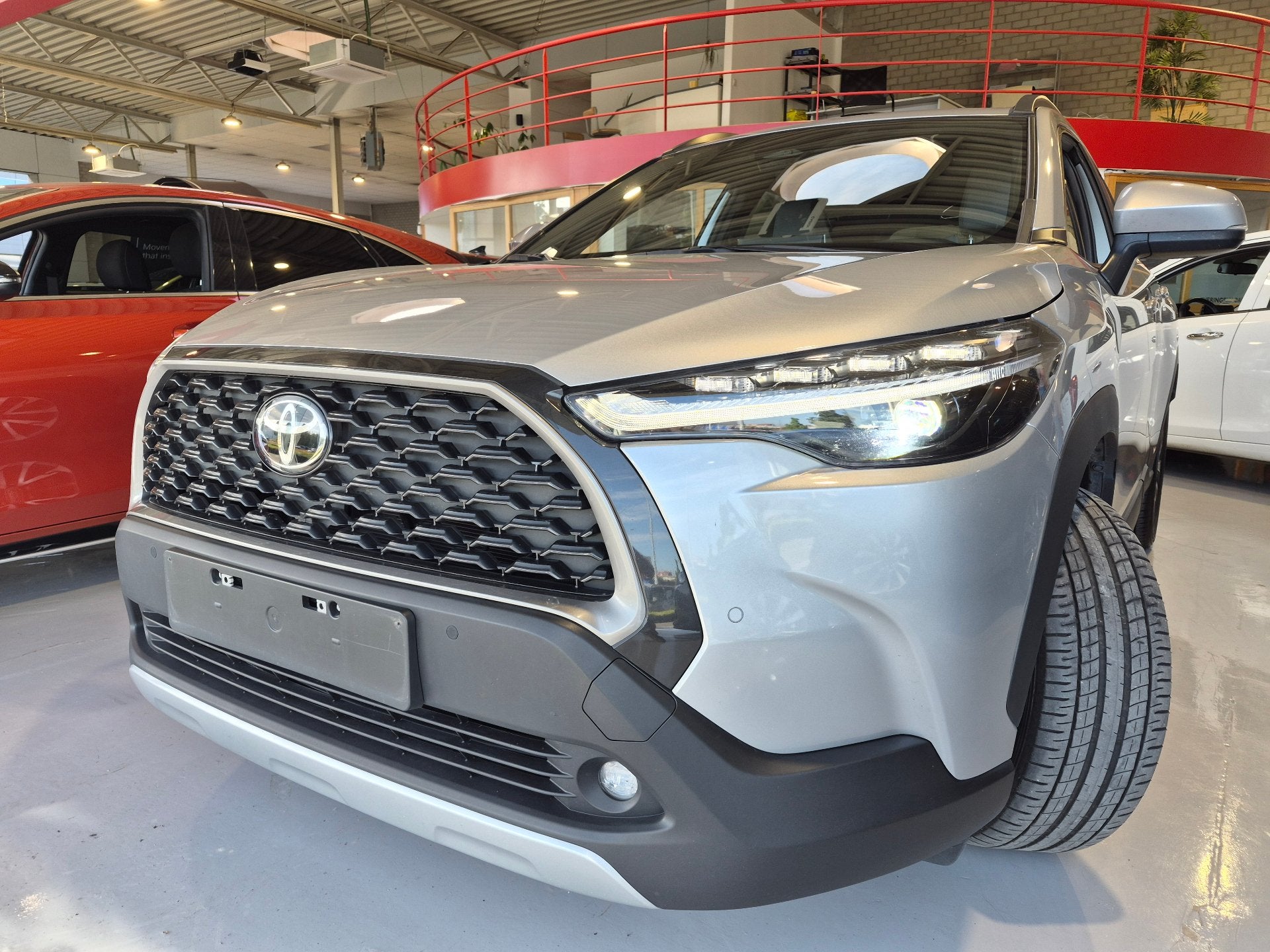 Toyota Corolla Cross 1.8 HEV CVT - LEZ VALID 2035 - AUTOMATI, Automaat, Stof, Gebruikt, Euro 6