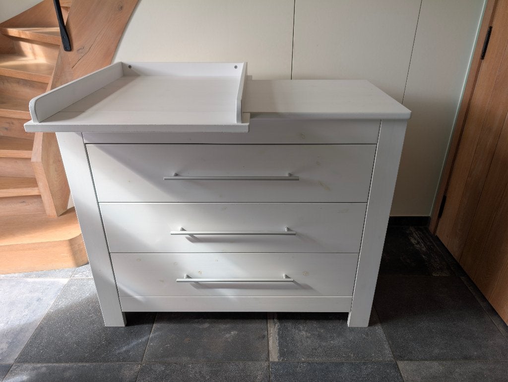 ​Complete Babykamerset: Commode met opzetstuk en meegroeibed, Kinderen en Baby's, Kinderkamer | Complete kinderkamers, Ophalen