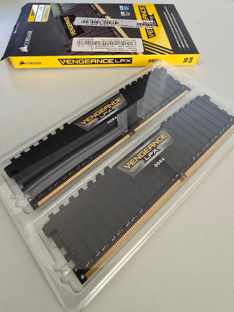 16 Go de RAM DDR4 à 2400 MHz Corsair Vengeance LPX, Enlèvement ou Envoi, DDR4, Comme neuf, Desktop