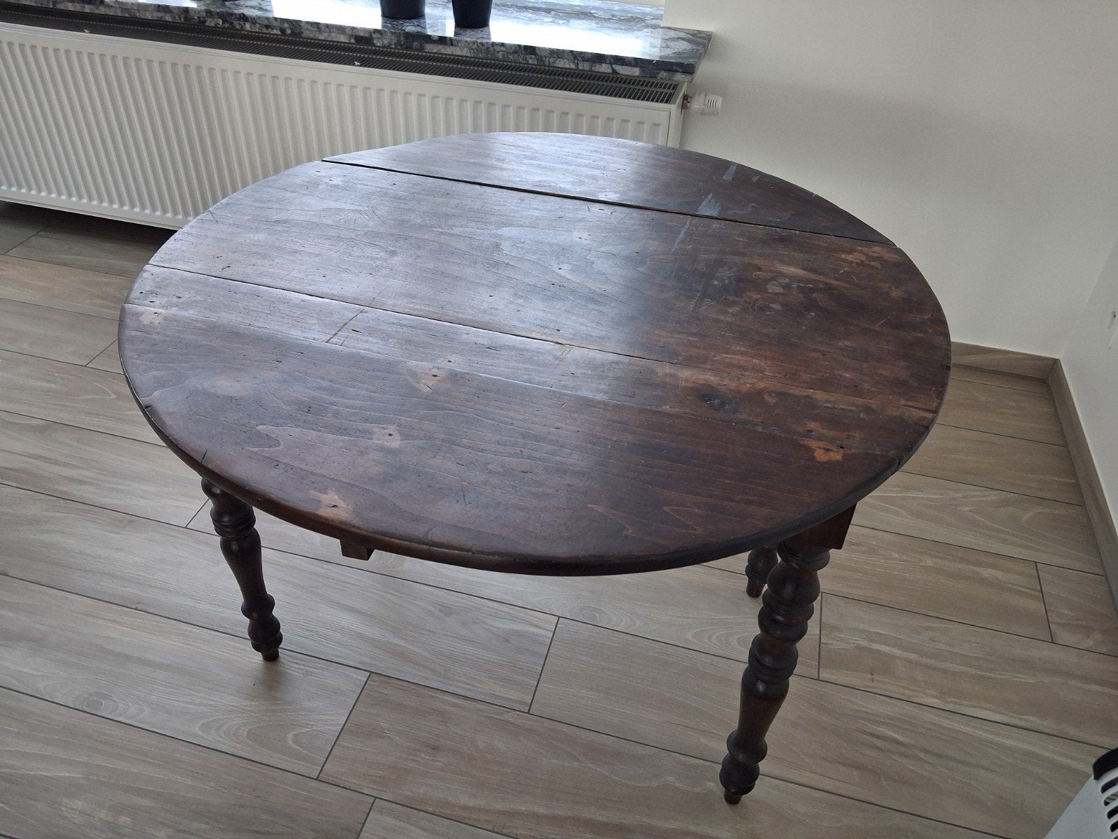 Vintage tafel, Huis en Inrichting, Ophalen, Rond