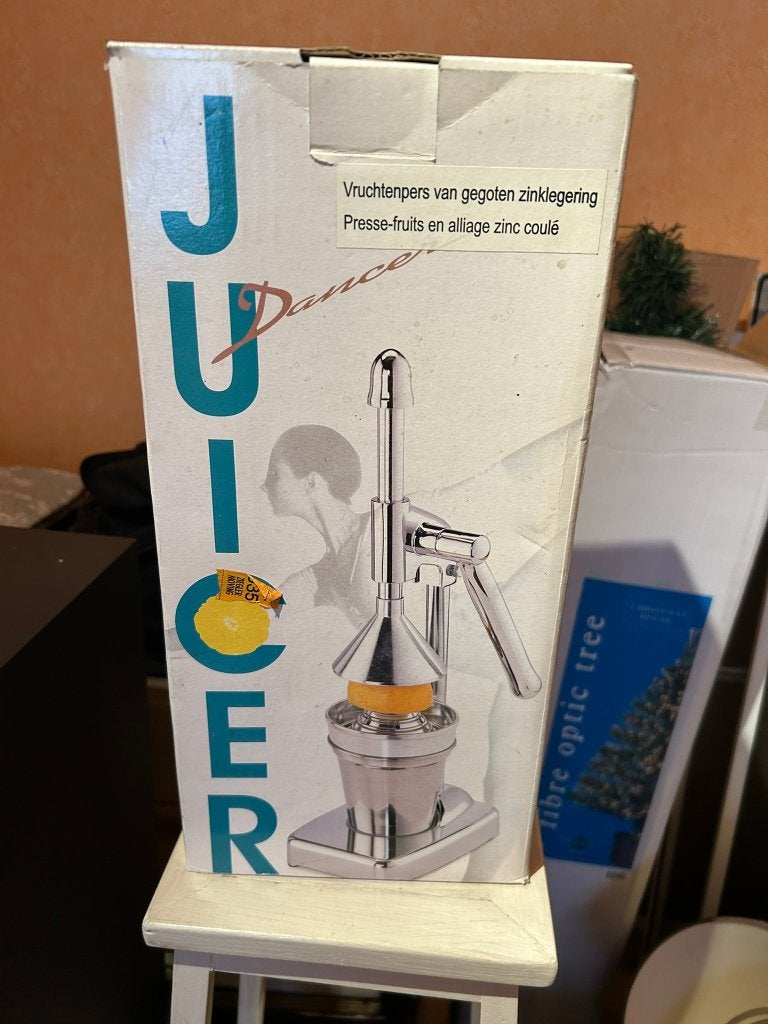Vruchtenpers nieuw in de doos, Ophalen