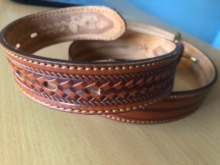 Ceinture en cuir fabriquée à la main en Italie - état neuf, Neuf, Cuir véritable, Enlèvement ou Envoi, 115 cm ou plus