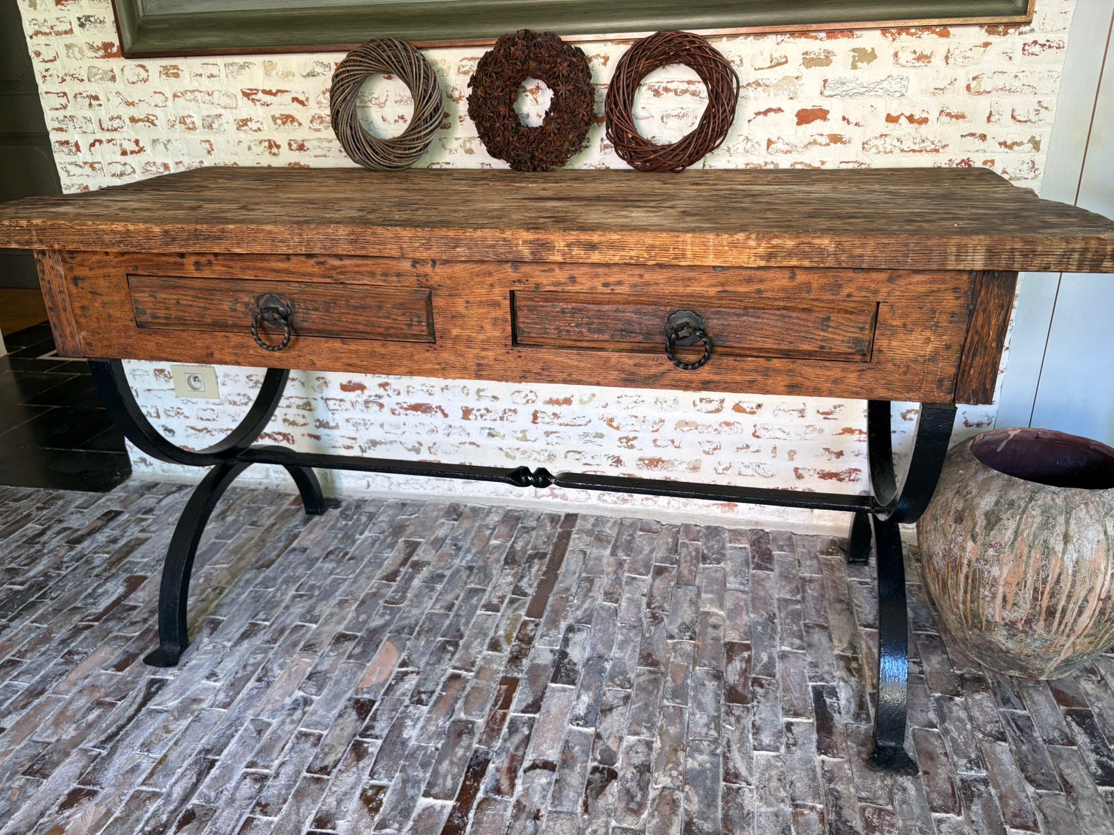 Belle table en bois massif sur une base en fer forgé, Enlèvement, Utilisé