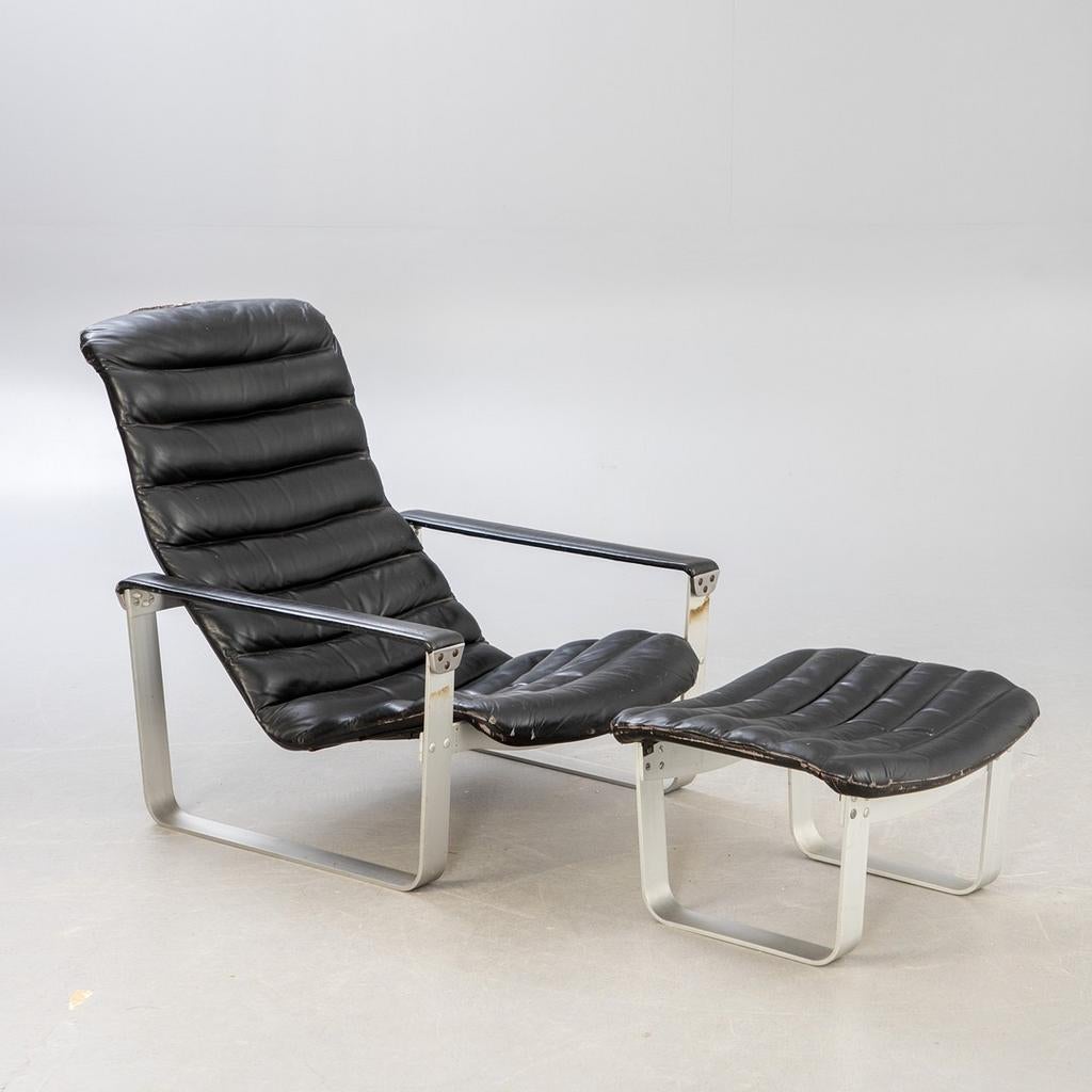 ILMARI LAPPALAINEN. Lounge chair + stool, 'Pulkka' model, 19, Enlèvement