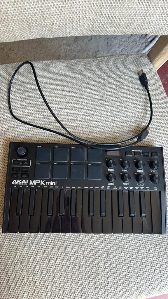 Akai MPK mini, Muziek en Instrumenten, Ophalen, Zo goed als nieuw