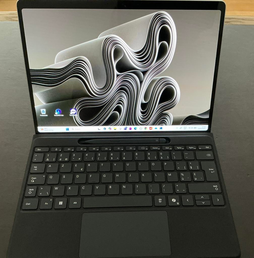 Microsoft Surface Pro 11 (CoPilot) + Flex toetsenbord & pen, Computers en Software, Ophalen, Zo goed als nieuw