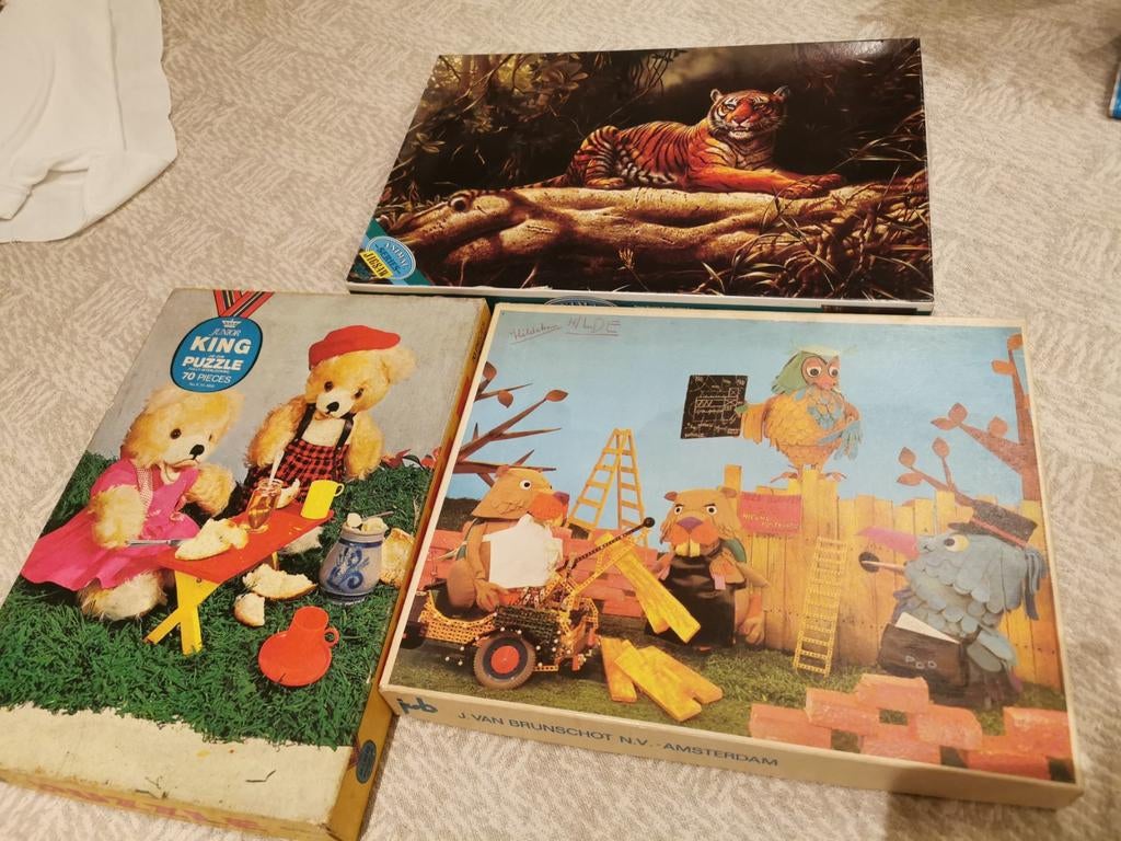 3 Heel oude puzzels, de Fabeltjes krant, en 2 andere, Verzamelen, Ophalen