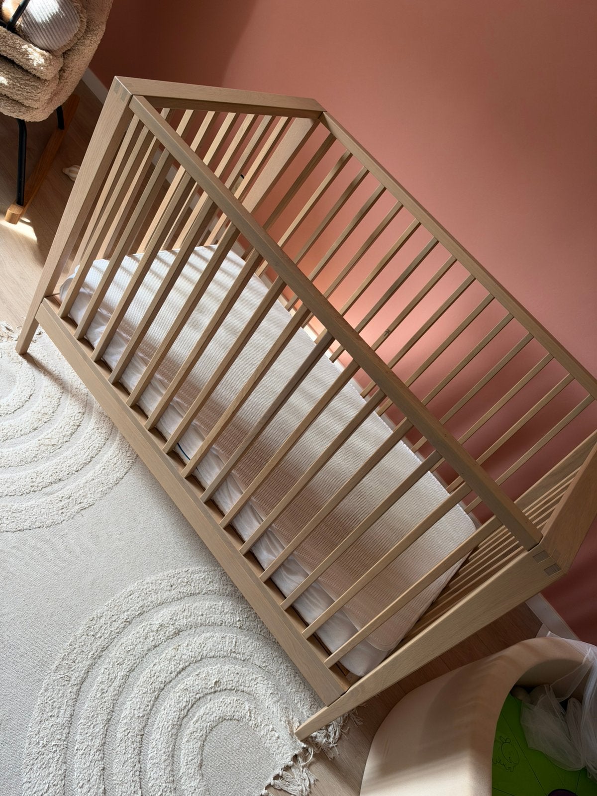 Baby ledikant - linea leander EIK, Kinderen en Baby's, 70 tot 85 cm, 140 tot 160 cm, Zo goed als nieuw, Ophalen