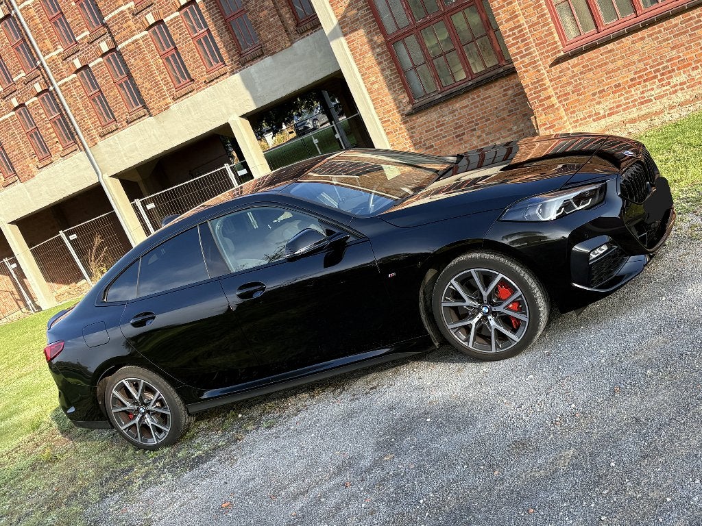 BMW 218i gran coupe M pack Sportieve looks & premium comfort, Auto's, Verwarmde buitenspiegels, Zwart, 3 cilinders, BMW Premium Selection
