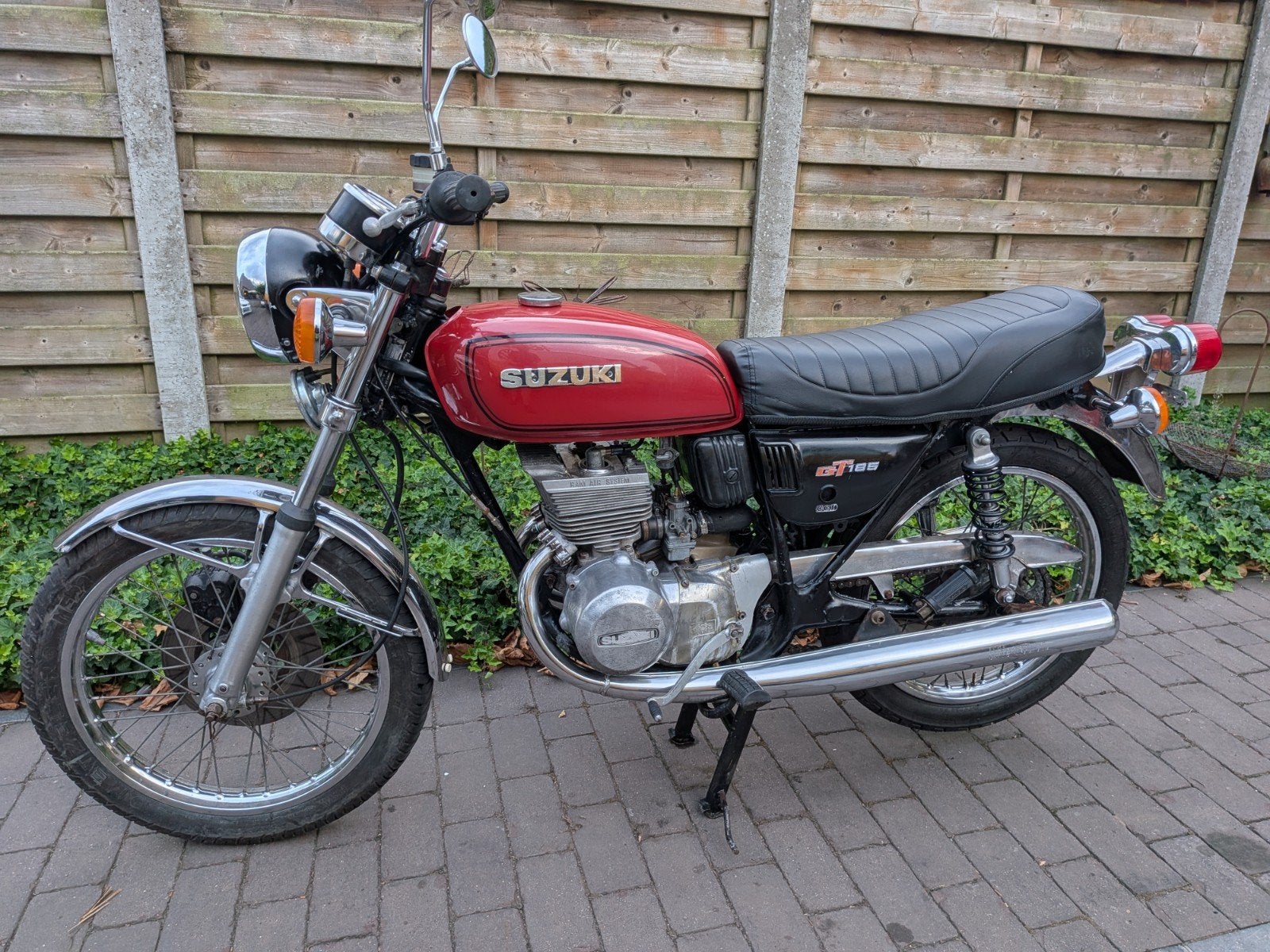 Suzuki GT 185