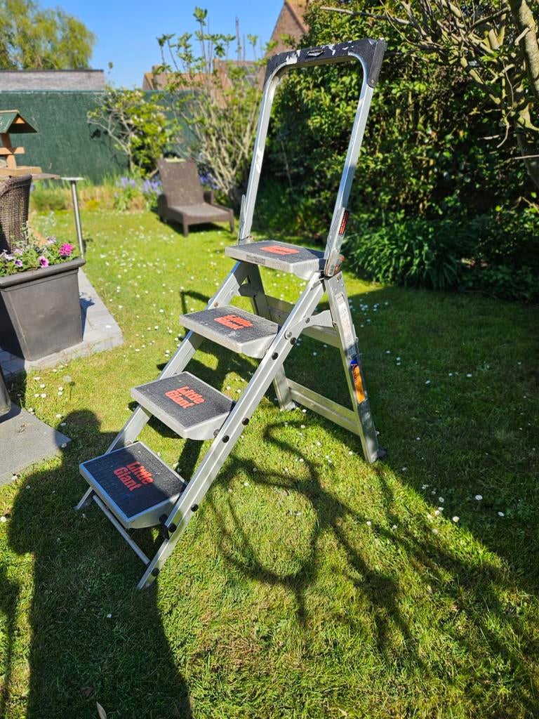 Stevige trapladder, Enlèvement