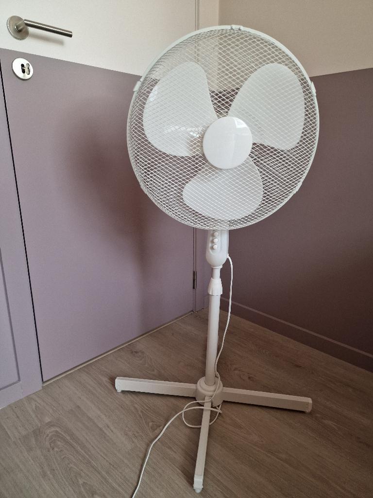Ventilateur à trépied pratique, Métal, Moderne, Comme neuf, Enlèvement