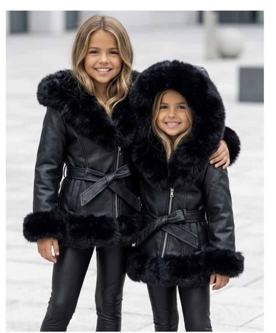 super mooie winterjas mt 134-140 fake fur nep leer zwart, Kinderen en Baby's, Kinderkleding | Maat 134, Ophalen