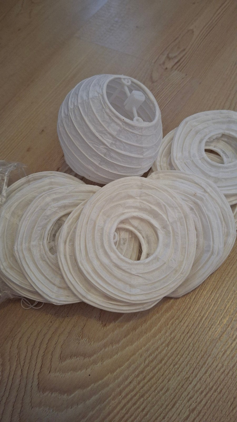 16 Chinese lantaarns papieren bal 10cm, Ophalen, Zo goed als nieuw