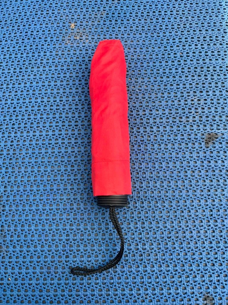 Parapluie rouge, Bijoux, Sacs & Beauté, Parapluies, Enlèvement, Comme neuf, Rouge