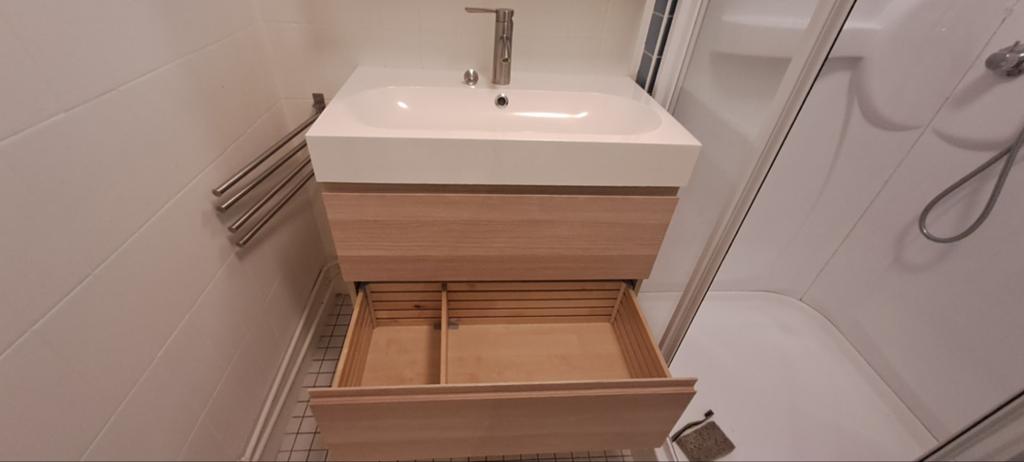 Lavabo en ladenkast, Ophalen