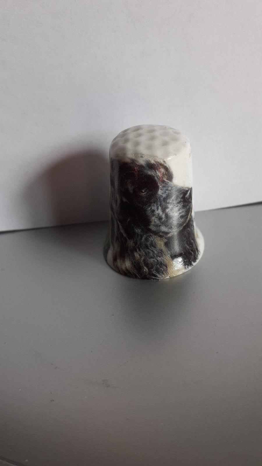dés a coudre de collection porcelaine serie chien ( 7), Verzamelen, Vingerhoedjes, Ophalen of Verzenden, Zo goed als nieuw, Porselein