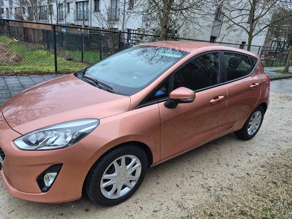 Ford fiesta 2018/ 57450 km/essence/ contact 0466235384, Autos, Achat, Euro 6, Autres couleurs, 5 portes