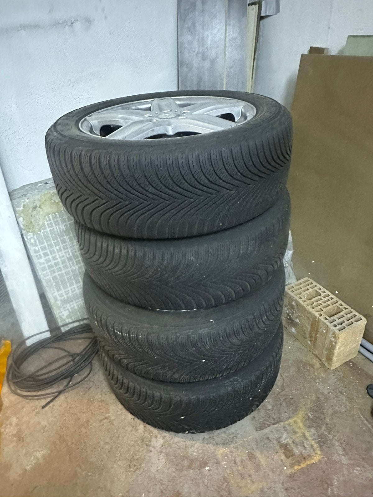 17 inch velgen met winterbanden – Mercedes E-Klasse W213, Ophalen, Zo goed als nieuw