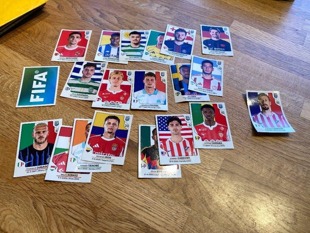 26 Panini stickers ruilen per post( omslag), Verzenden, Nieuw, Sport