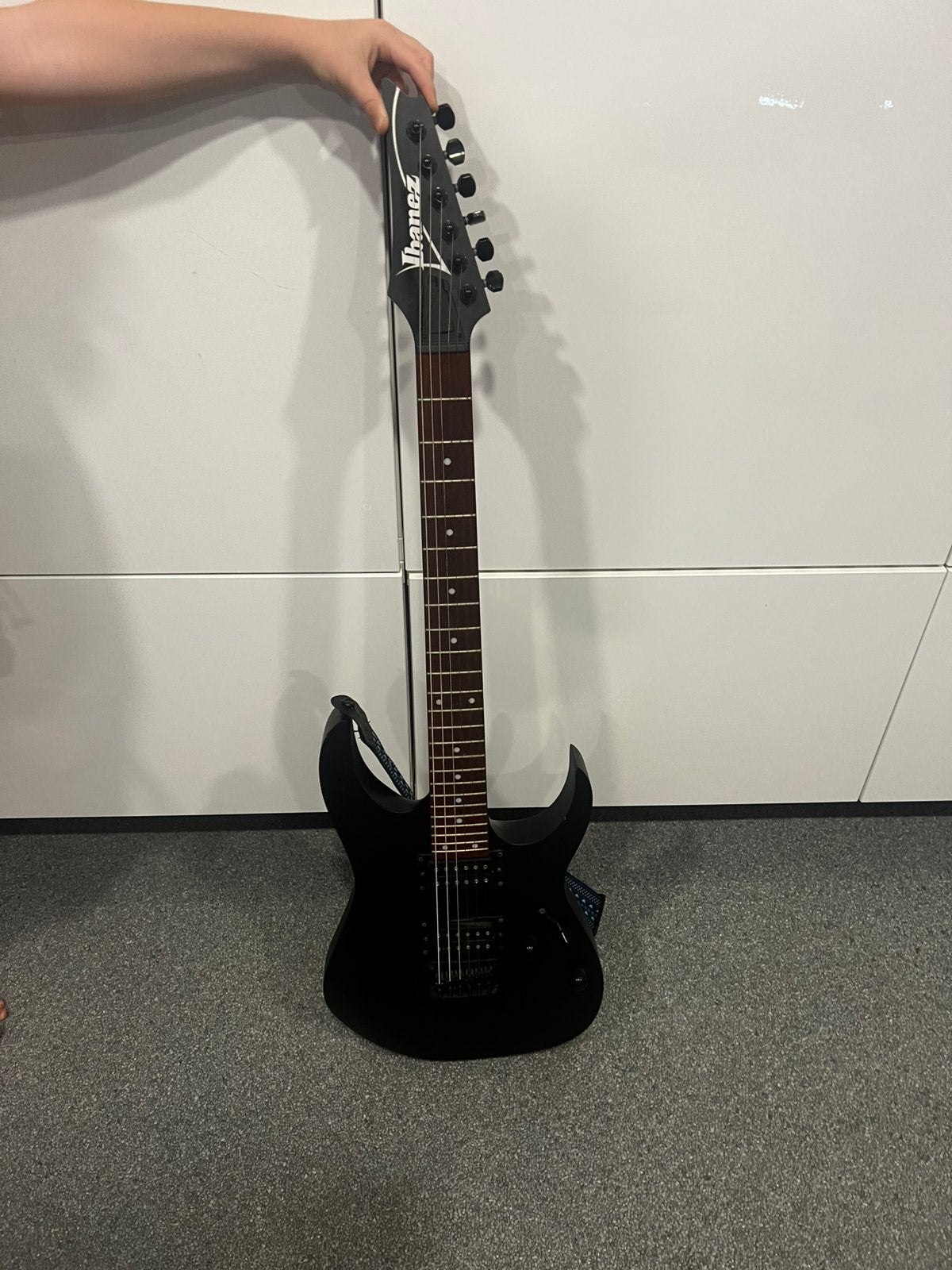 Ibanez gitaar met versterker en softcase, Musique & Instruments, Instruments à corde | Guitares | Électriques, Ibanez, Enlèvement