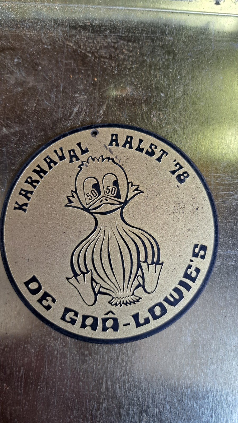 aalst 1978 carnaval de gaa lowie's, Verzamelen, Speldjes, Pins en Buttons, Ophalen of Verzenden