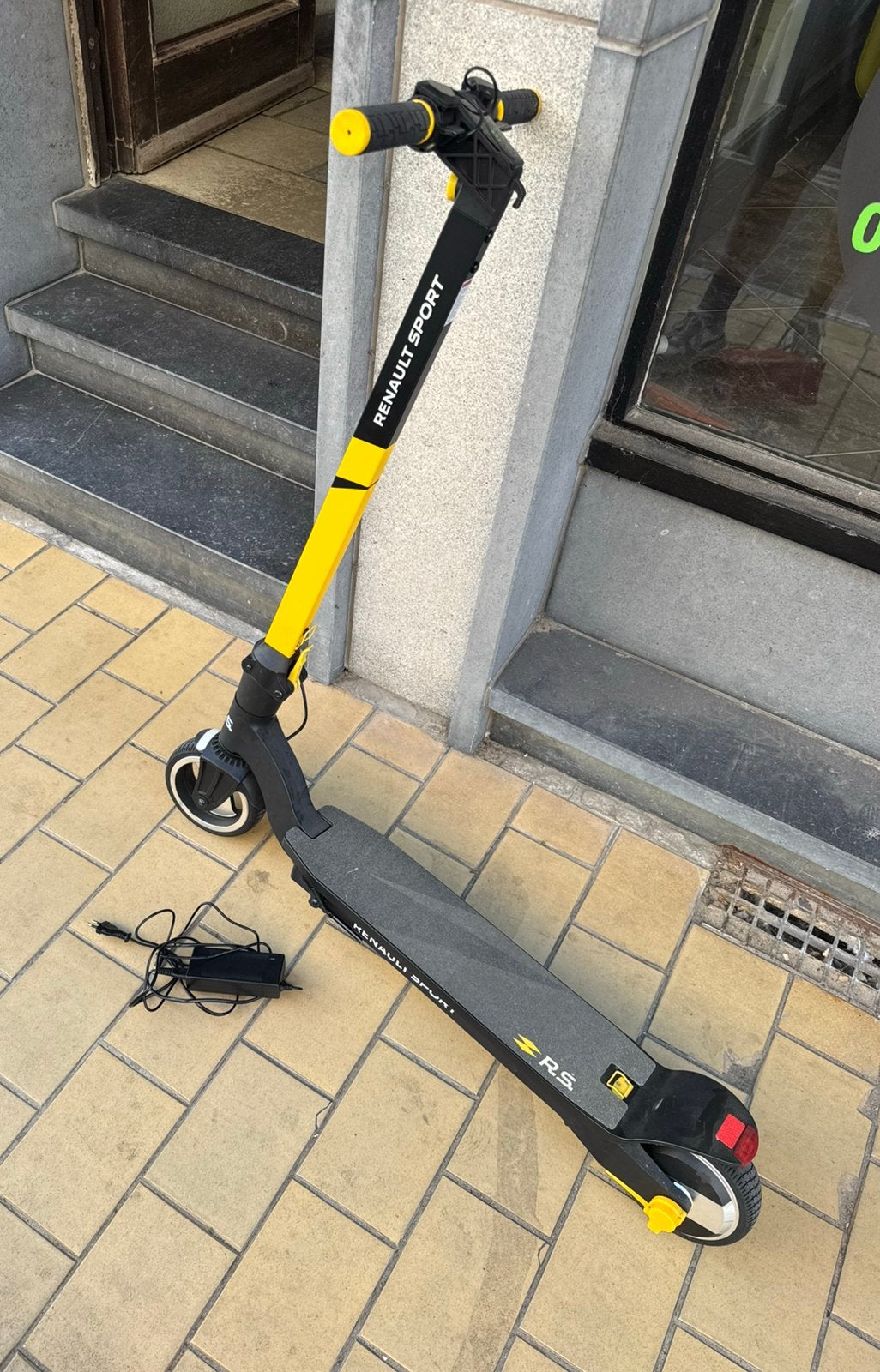 Electrische step met oplader, Ophalen, Zo goed als nieuw