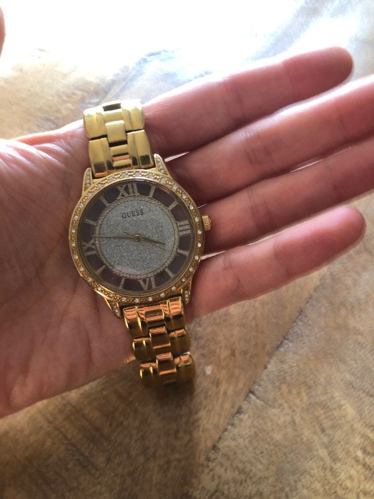 Guess horloge dames goudkleurig, Handtassen en Accessoires, Horloges | Dames, Staal, Gebruikt, Staal, Guess