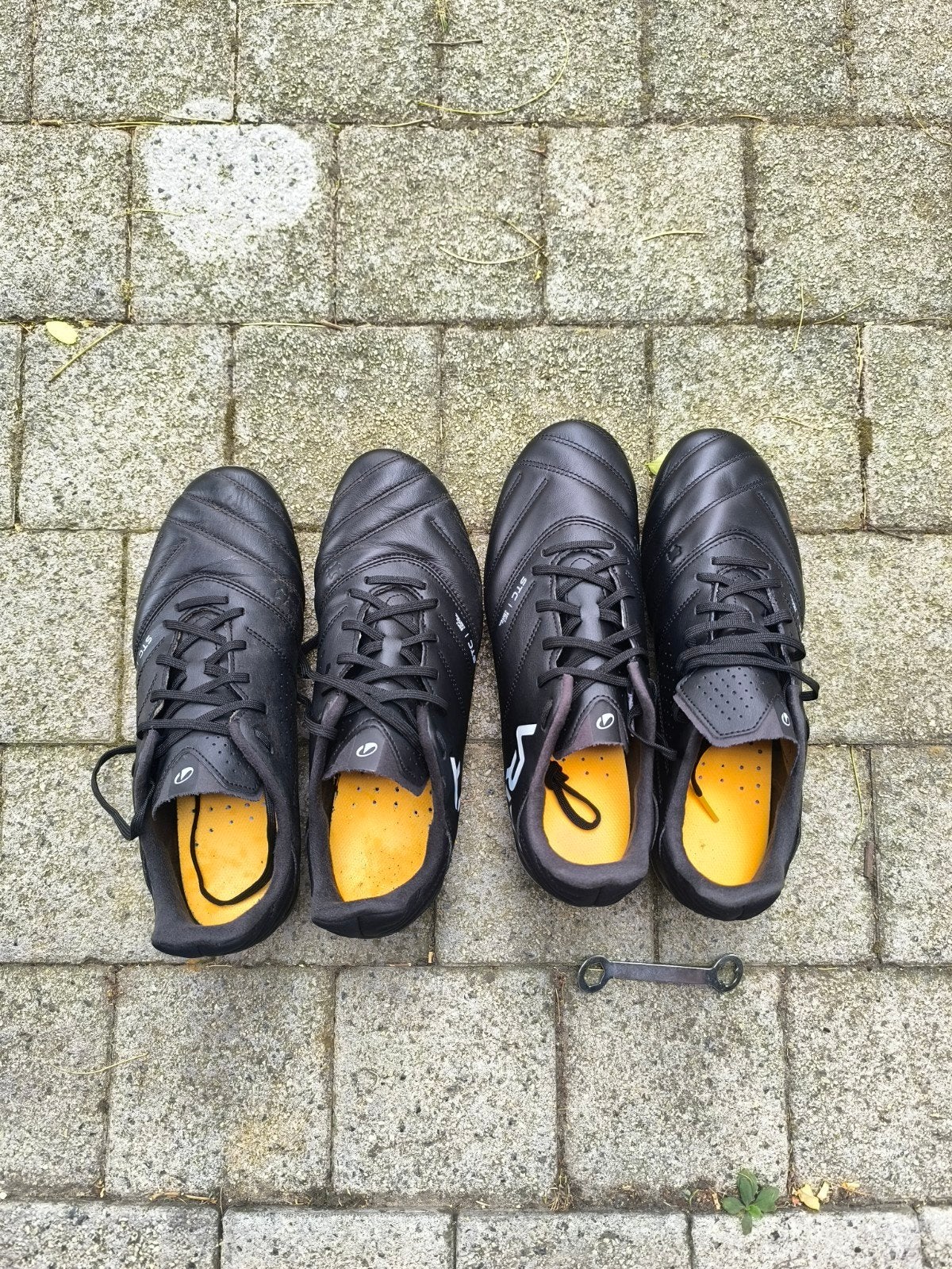 Kipsta voetbalschoenen, Verzenden