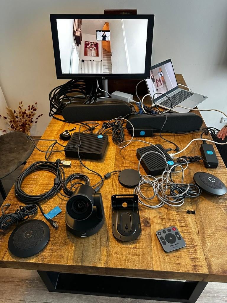 Kit Logitech Rally PLUS + kit d'installation, Informatique & Logiciels, Webcams, Comme neuf, MacOS, Windows, Enlèvement ou Envoi