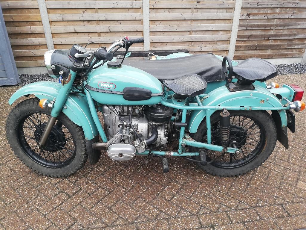 Ural avec side-car freiné, Occasion, 650 cm³, 12 à 35 kW