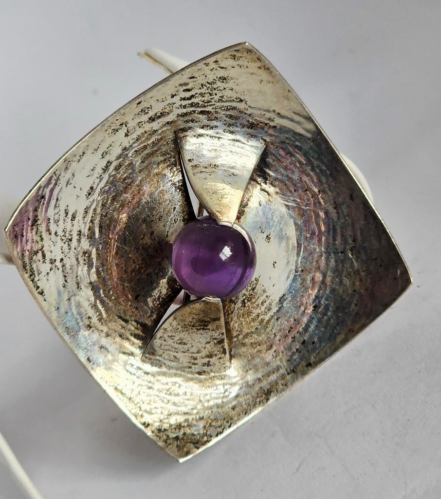 Vintage Scandinavische zilveren broche, Finland, Bijoux, Sacs & Beauté, Broches, Enlèvement ou Envoi, Comme neuf, 4 à 7 cm, Avec pierre précieuse