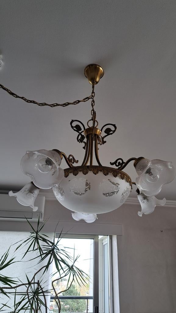 Antieke Messing Art-Deco Kroonluchter met Melkglas Kappen, Huis en Inrichting, Lampen | Kroonluchters, Ophalen