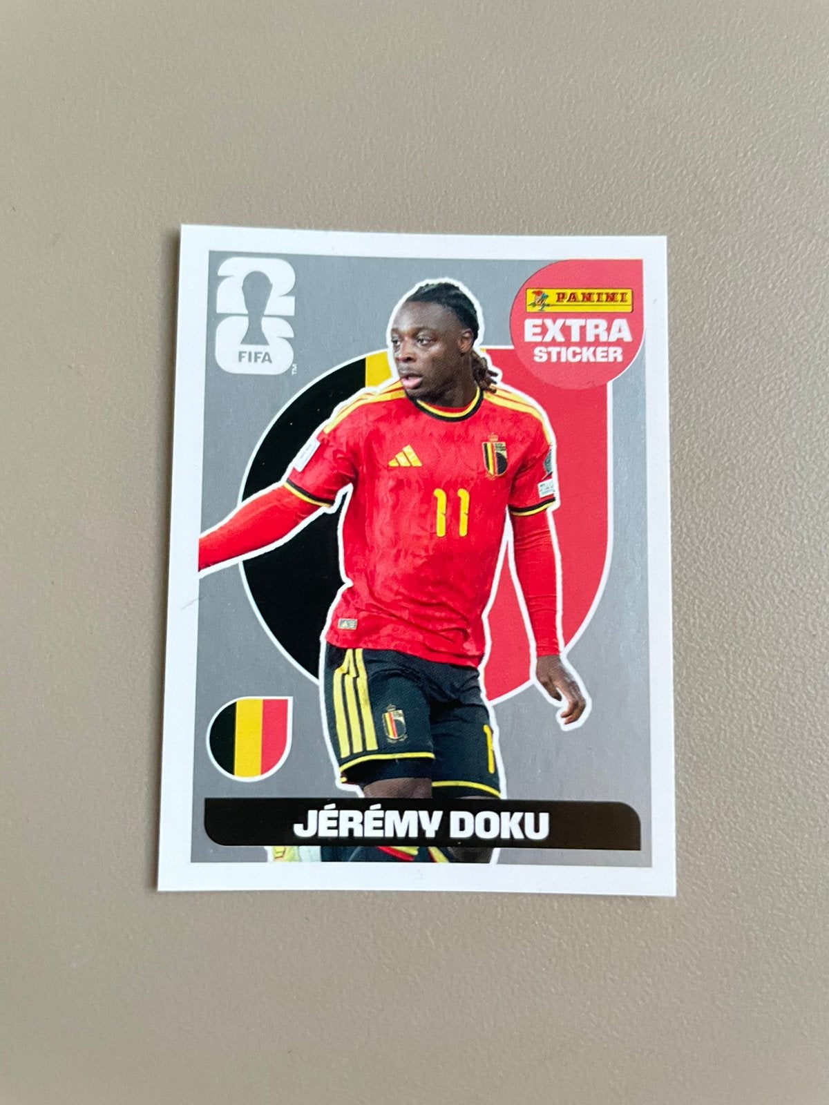 World Cup Extra Sticker – Jérémy Doku Silver – Near Mint, Hobby en Vrije tijd, Stickers en Plaatjes, Verzenden, Nieuw, Sticker