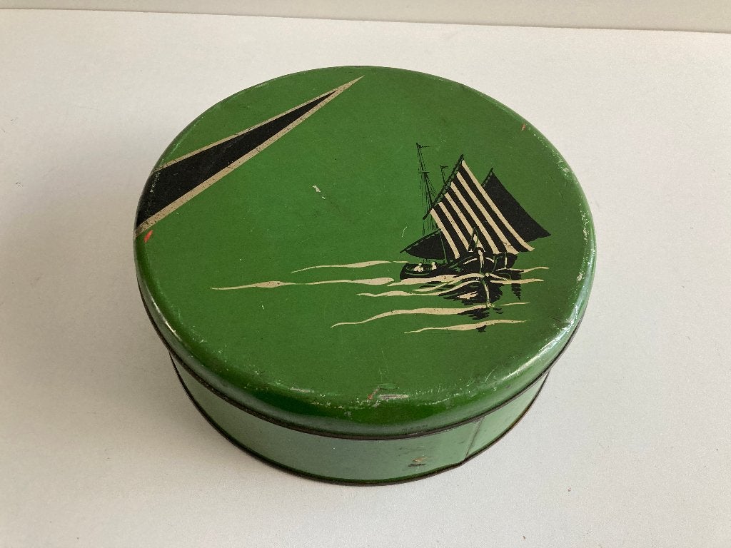 Art Deco koekjes doos met stilistische zeilboten M.B.B.M., Ophalen of Verzenden, Gebruikt, Koek(jes), Overige merken
