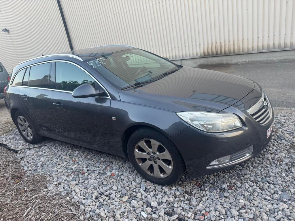 Opel Insigna 2l diesel GPS Airco, Auto's, Opel, Automaat, Bedrijf, 5 deurs, Automatische klimaatregeling