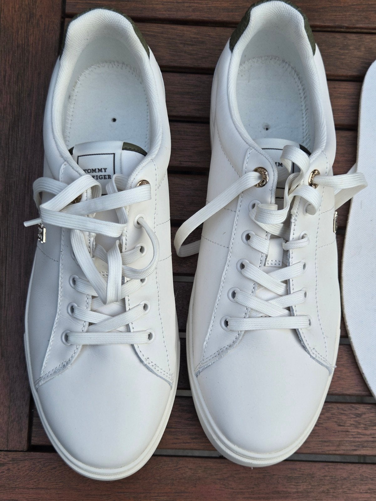 Snaekers femme Tommy Hilfiger taille 42 quasi neuves, Vêtements | Femmes, Chaussures, Enlèvement