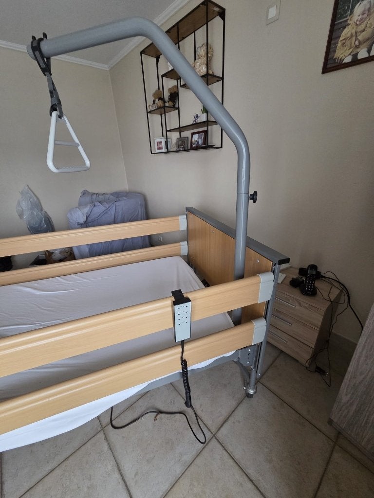 Lit de soins électrique/lit de soins avec matelas, 90 cm, Beige, Enlèvement, 220 cm