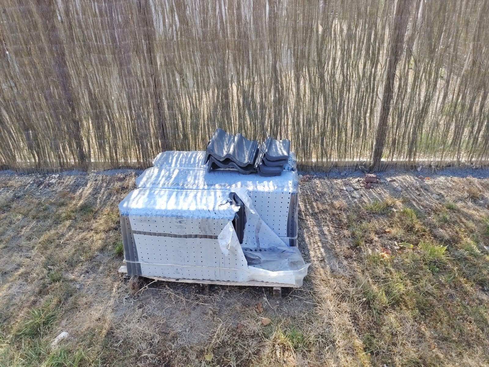 95 dakpannen zwart sneldek royal en 2 kantpannen, Doe-het-zelf en Bouw, Ophalen, Overige materialen, Zwart, Nieuw