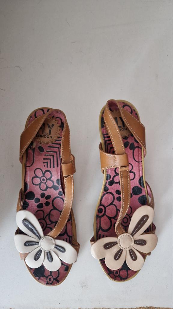 Mooie Fly London sandaaltjes, Ophalen, Beige, Sandalen of Muiltjes, Fly london