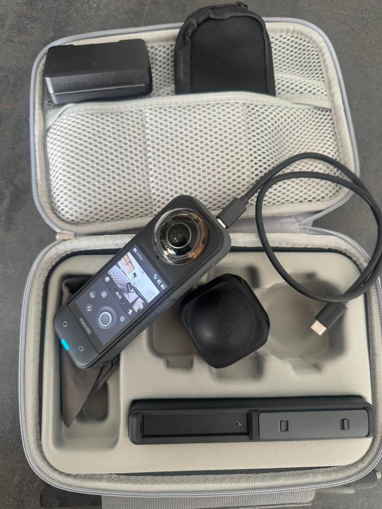 Insta360 X5 essential bundle, Enlèvement ou Envoi, Caméra