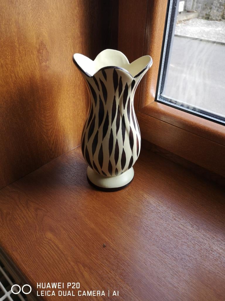 Vase crème et noir, Enlèvement