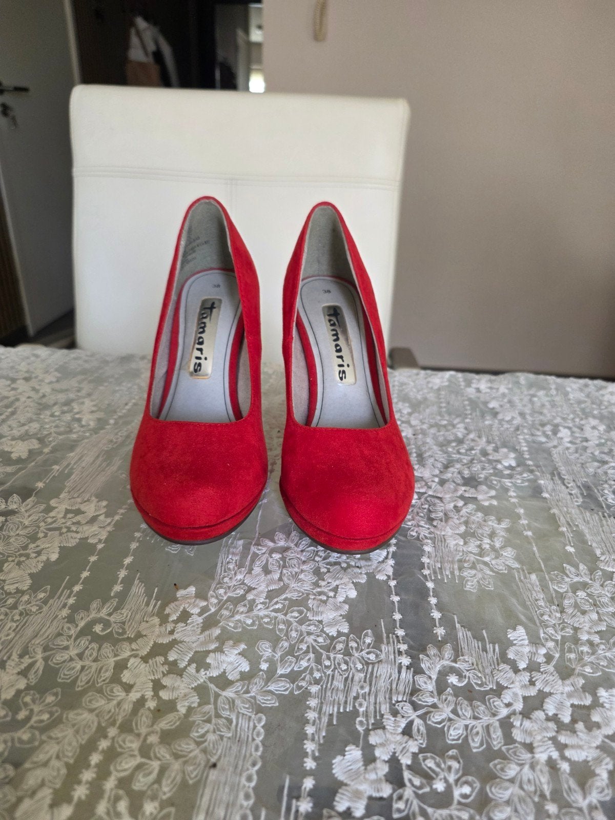 rode pumps, Pumps, Ophalen of Verzenden, Zo goed als nieuw, Rood