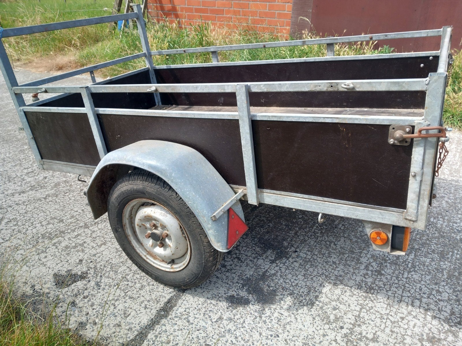 Te koop aanhangwagen, Ophalen