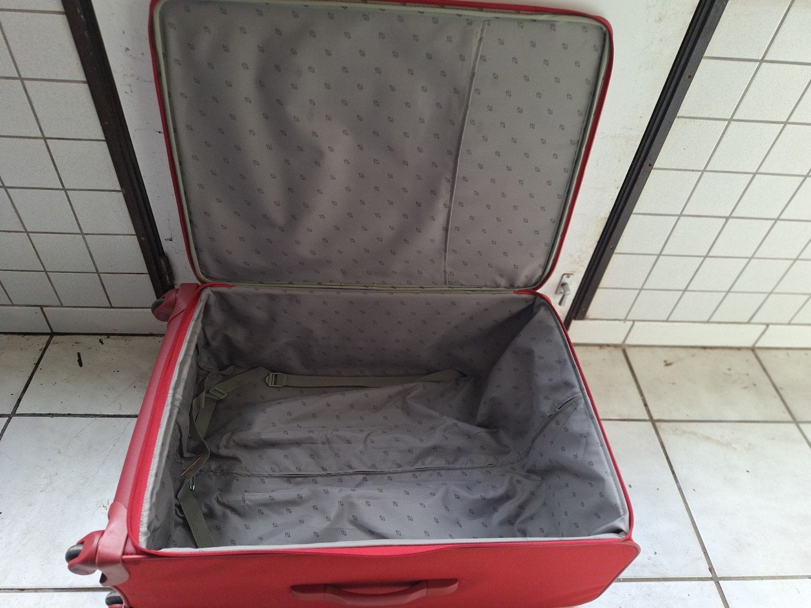 grote reiskoffer, Handtassen en Accessoires, Koffers, Ophalen, Zo goed als nieuw, Uitschuifbare handgreep