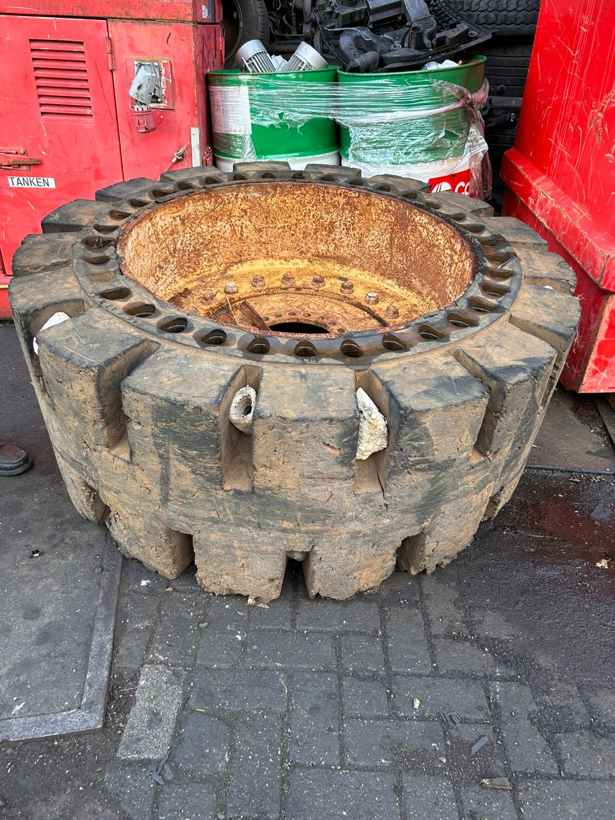 Massieve Shovelband Volvo kniklader, Ophalen