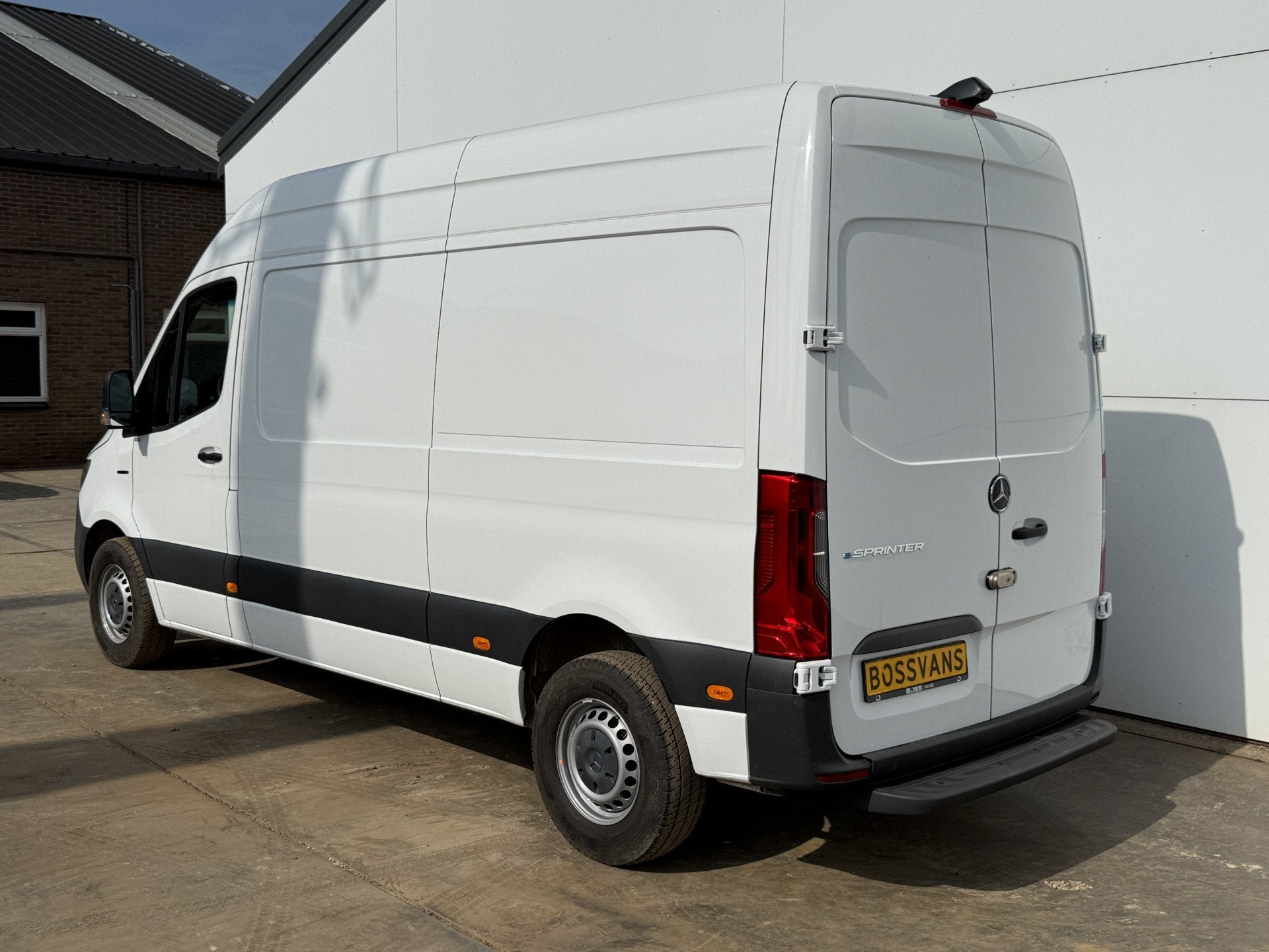 Mercedes-Benz eSprinter 312 55kWh L2H2 Elektrisch 145km WLTP, Auto's, Stof, Zwart, 120 km, 116 pk
